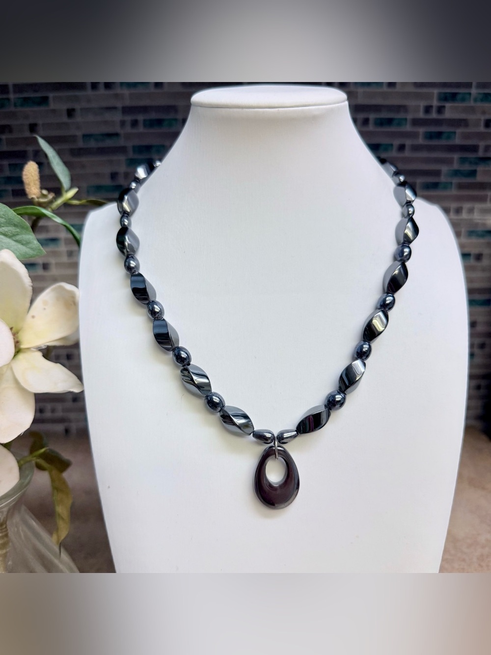 Vintage Natural Hematite Beaded Necklace Gunmetal Twisted Stone Choker Pendant